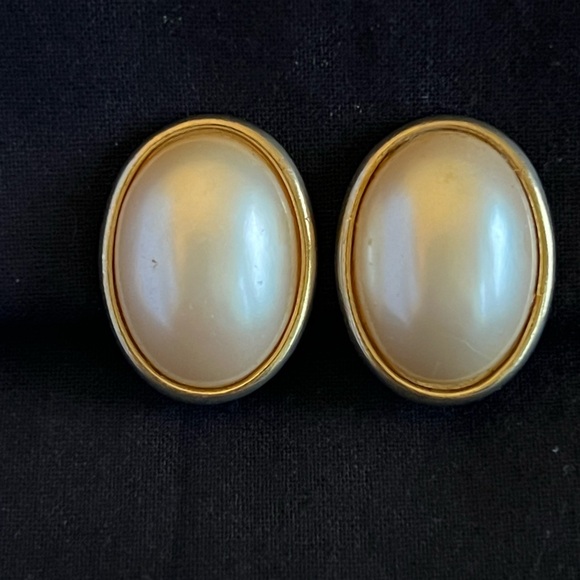 Vintage Liz Claiborne Earrings - Picture 5 of 11